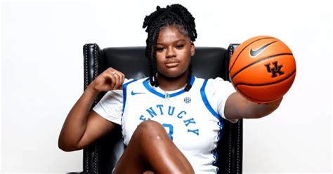Kentucky WBB class of 2024 signee Ramiya White reopens .